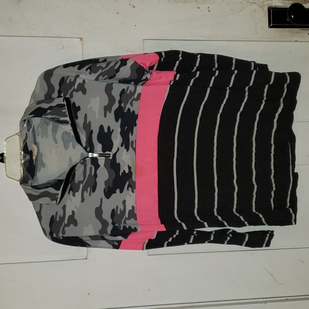 Boutique top - long sleeve camo/hot pink